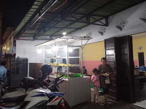 Warung Lalapan Kampus 10