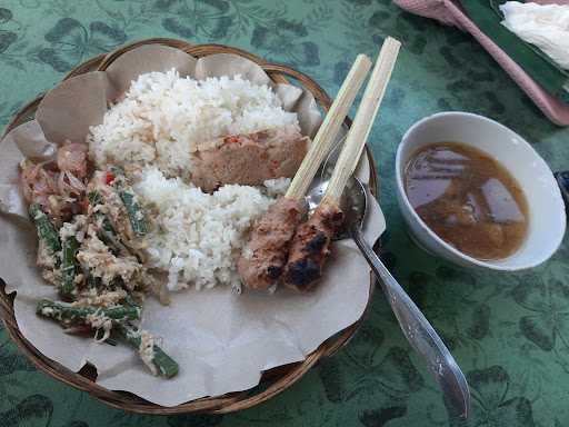 Warung Lesehan Tepi Sawah 6