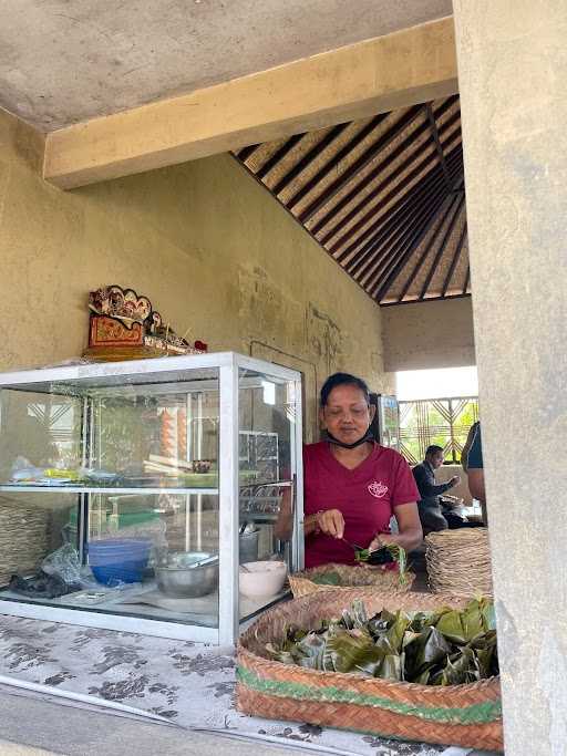 Warung Lesehan Tepi Sawah 10