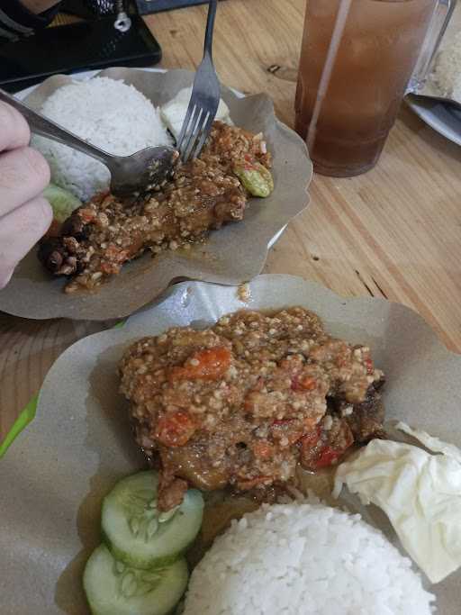 Ayam Gepuk Pak Gembus Cibaduyut 1