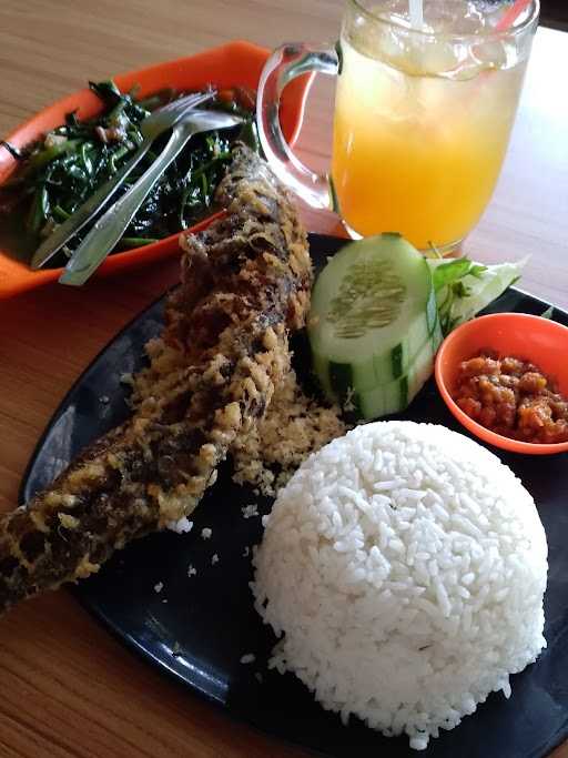 Warung Makan Ayam Bakar Salju 7