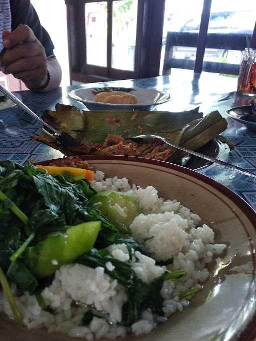 Rumah Makan Bu Ratmi 7