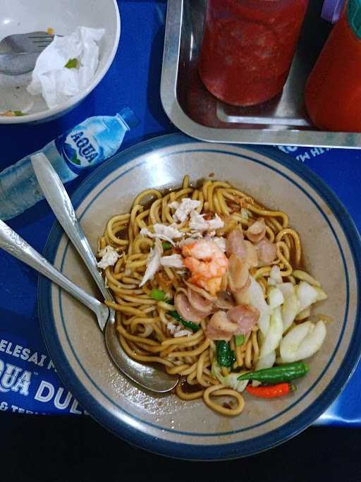 Genteng Biru Food Centre 9