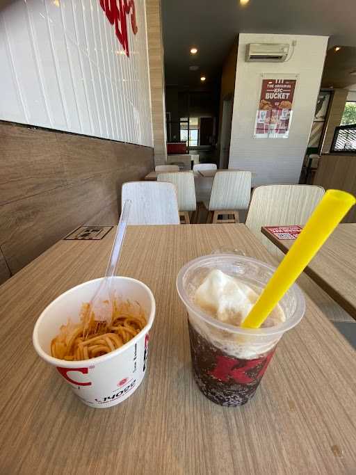 KFC - Simpang Enam Teuku Umar 7