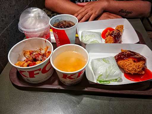 KFC - Simpang Enam Teuku Umar 10