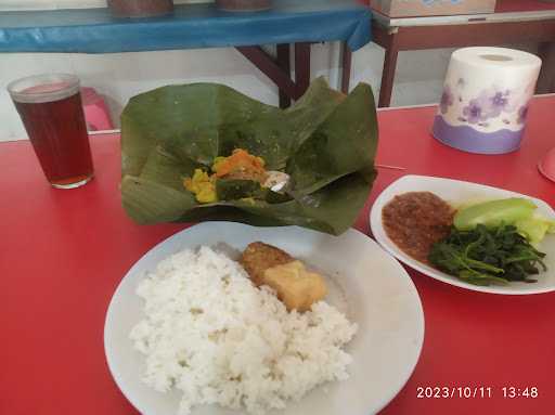 Nasi Tempong Two Hot Banyuwangi 1