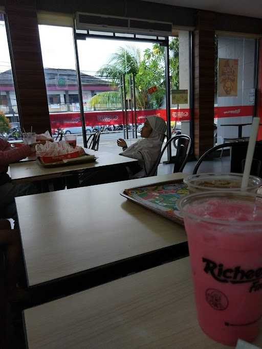 Richeese Factory Kebo Iwa 4