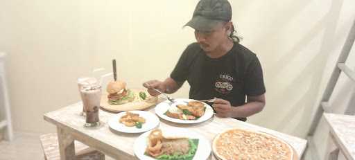 Waroeng Bizza Nusa Kambangan 8