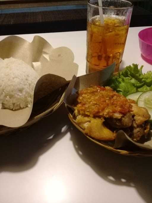 Warung Lalapan Ayam Penyet Jago Cabe 1