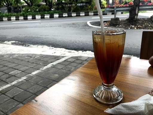 Warung Pojok Segitiga Emas 3