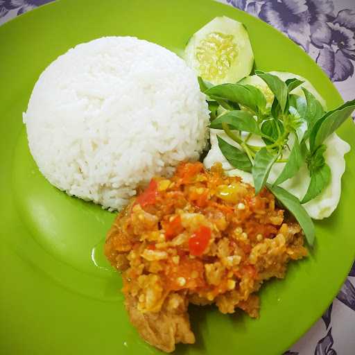 Ayam Goreng Medina, Renon 8