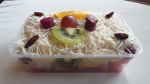 Dewi Salad Buah Sesetan 1