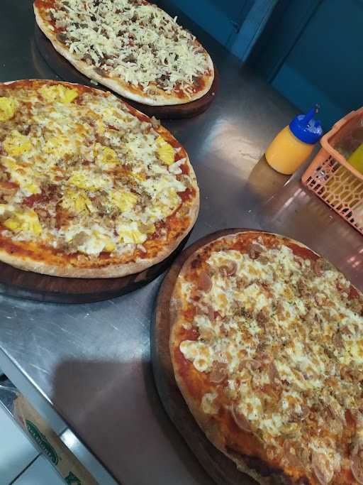 Pizza Merdeka Pancoran 10