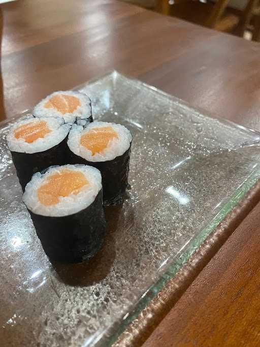 Ikura Sushi 3