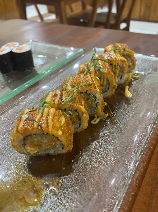 Ikura Sushi 1