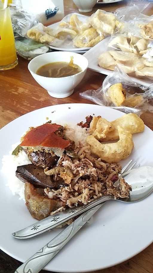 Warung Babi Guling Penatih I Nyoman Siring 8