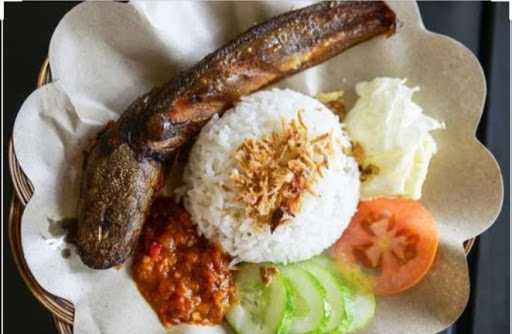 Warung Lalapan Wakuncar Bu Dewi 5