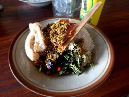 Warung Wenten Babi Guling 8