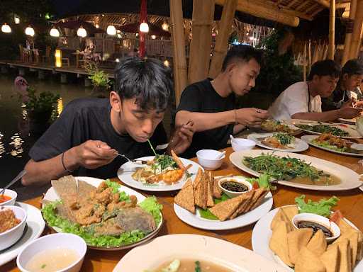 Segara Bambu Restaurant 8