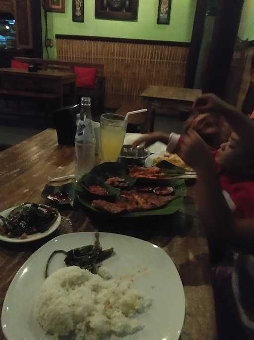 Warung Mesari 4