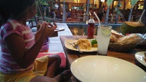 Warung Mina Peguyangan 10