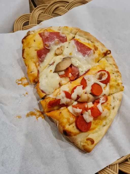 Panties Pizza Jogja Jakal 8