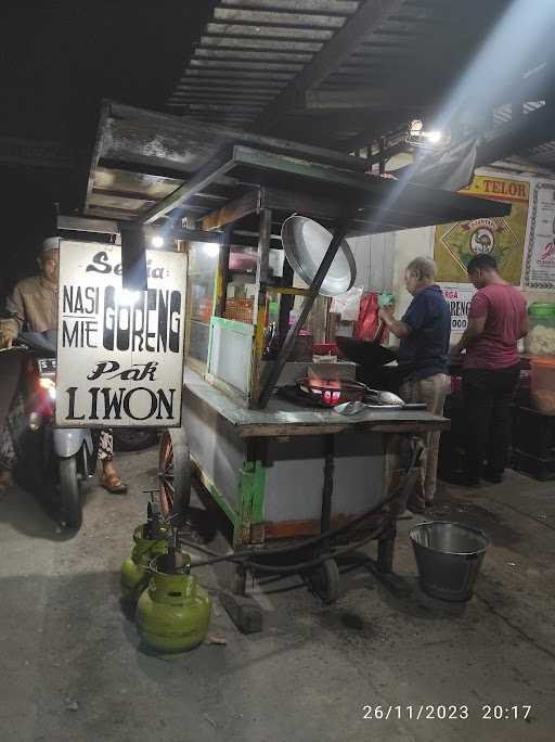 Warung Nasi Goreng Pak Liwon 9