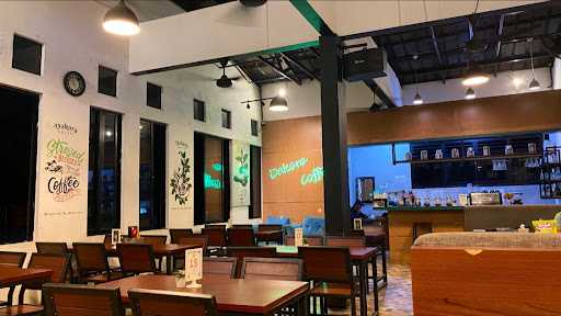 Dakara Coffee - Cafe & Resto 3