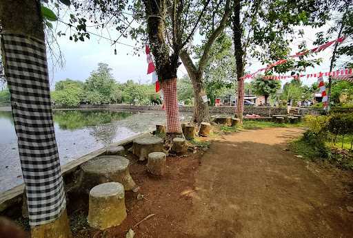 Warung Tepi Danau 4