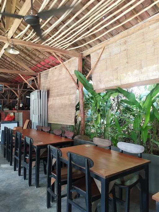 Warung Tepi Danau 3