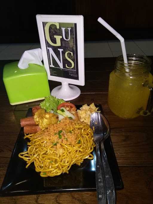 Gun'S Cafe And Resto 4