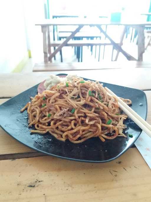 Kedai Mie Snewen 1