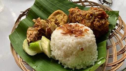 Ayam Gepuk Mbah Akung 3