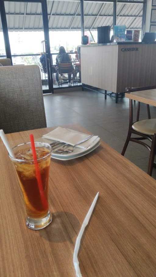 Pizza Hut Restoran 4