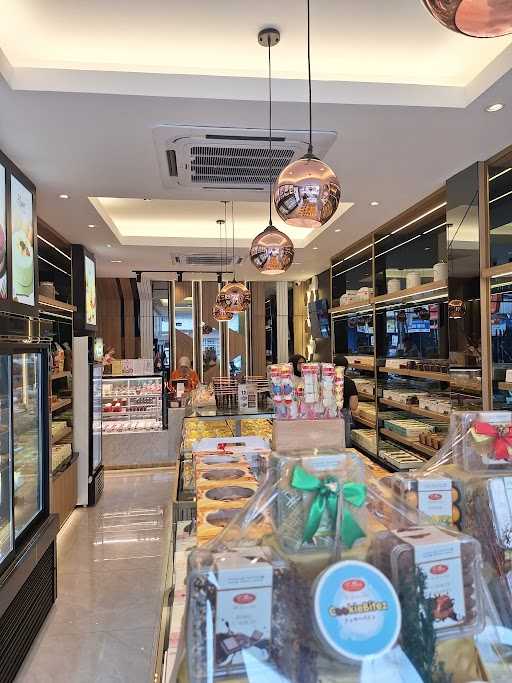 Dcika Cakes & Bakery Pondok Kelapa 7