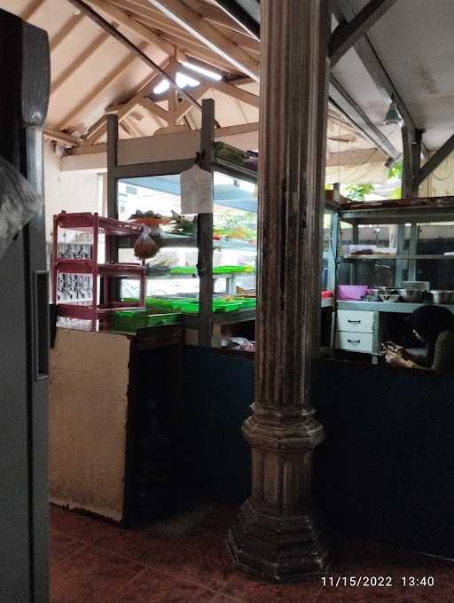 Warung Nasi Kuningan Asri 10