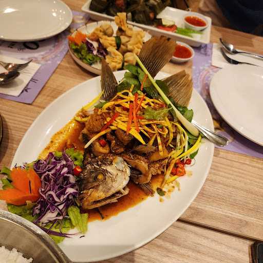 Horapa Seafood & Thai Kitchen 6