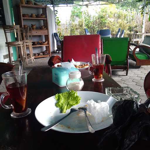 Secret Garden Cafe And Resto 10