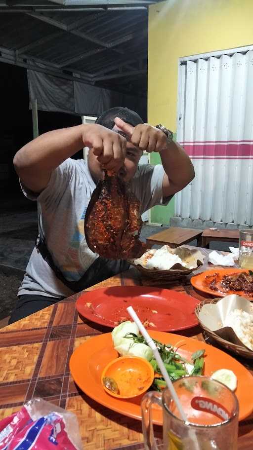 Teras Ikan Dan Ayam Bakar 8