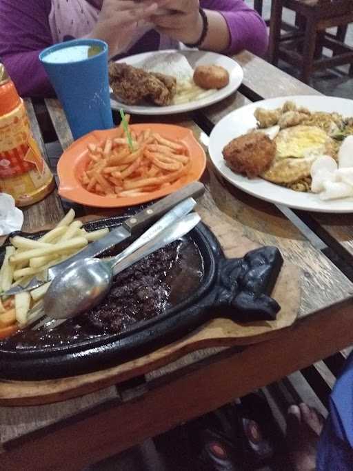 Warung Jumbo Fried Chicken & Steak 7