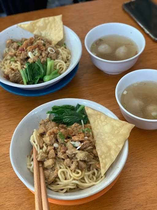 Mie Ayam & Bakso Abang Adek 4