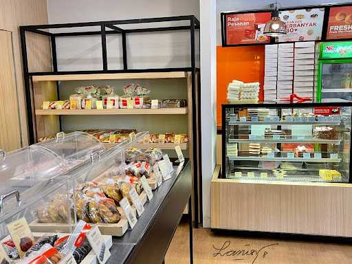 Laritta Bakery - Gayungsari 3