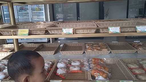 Suzana Bakery Ketintang 10