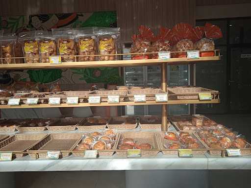 Suzana Bakery Ketintang 5