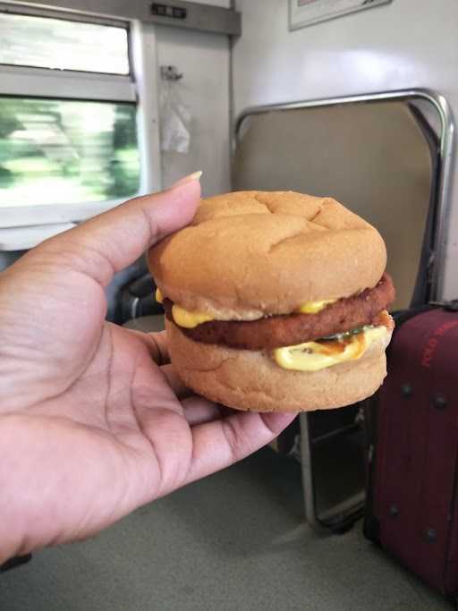 Mister Burger Stasiun Tugu Yogyakarta 3