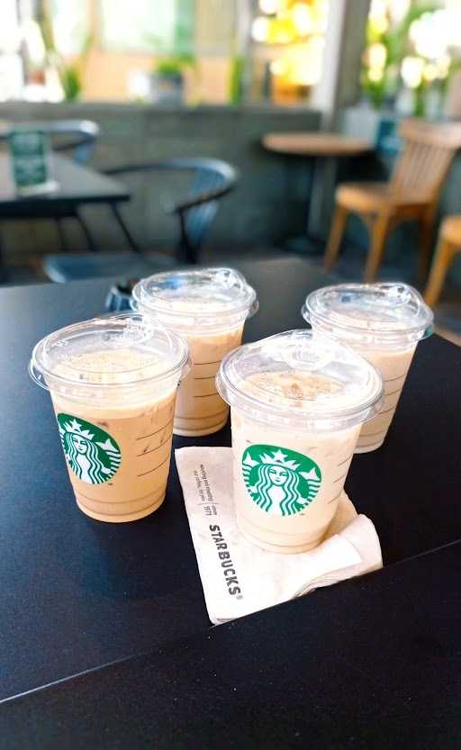 Starbucks - Plaza Surabaya 5