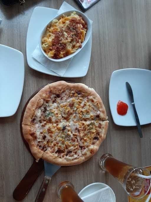 Pizza Hut Restoran 7