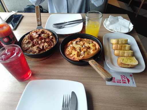 Pizza Hut Restoran 9