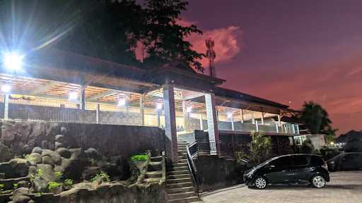 Saung Bukit Cikuasa Seafood 10