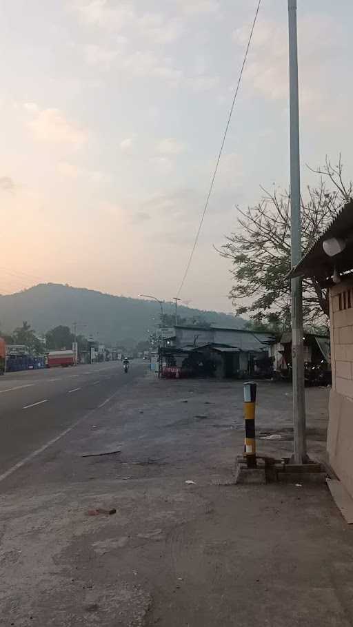 Warung Nasi Dadakan Ibu Priuk 6